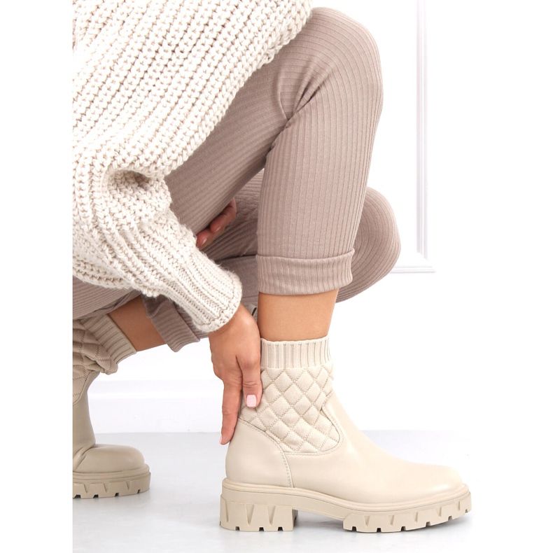 Stivali con tomaia trapuntata Elin Beige 1