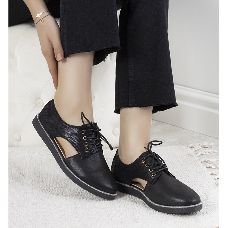 Scarpe Karley scollate nere lucide nero 1