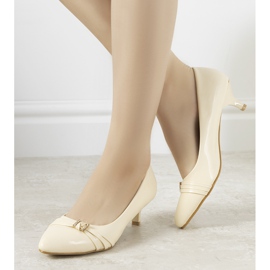 Décolleté beige su tacco basso Majory 1