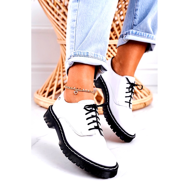 Scarpe Oxford da donna Maciejka in pelle laccate bianche 04087-11 bianco 4