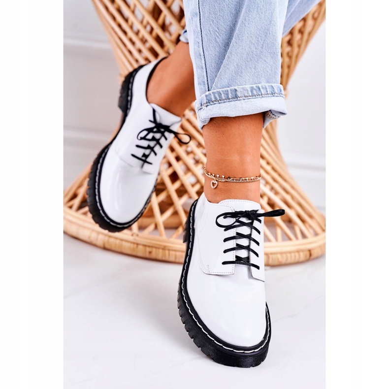 Scarpe Oxford da donna Maciejka in pelle laccate bianche 04087-11 bianco 5
