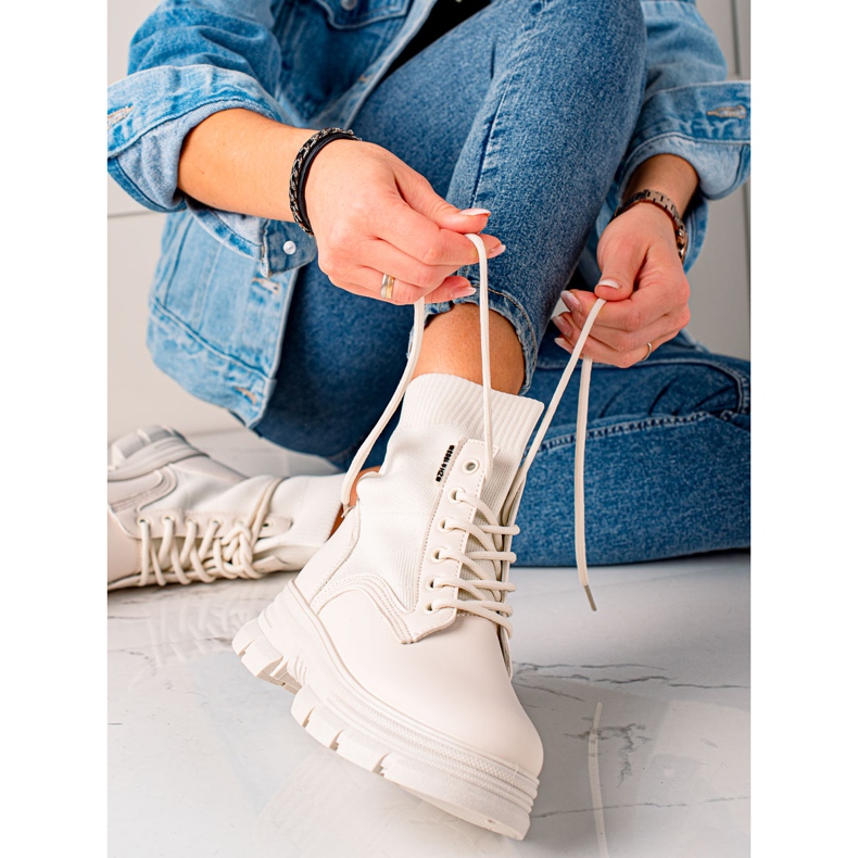 TRENDI Stivali beige stringati 1