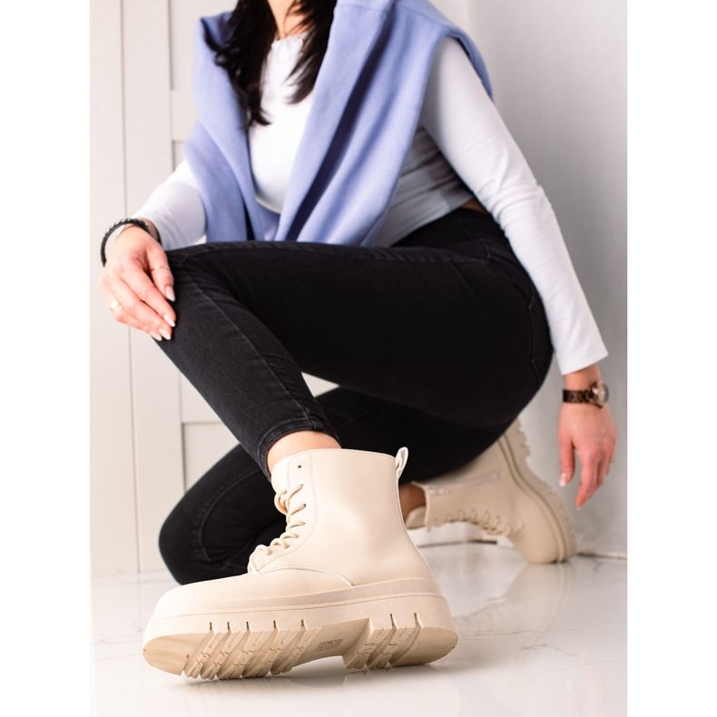 TRENDI Trappers beige classici sulla piattaforma 1