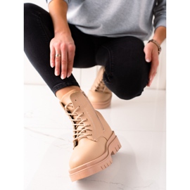 TRENDI Classiche scarpe da trekking marroni sulla piattaforma beige 1