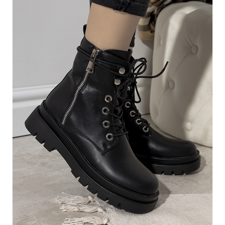 Stivali da donna isolati Black Hillman nero 1
