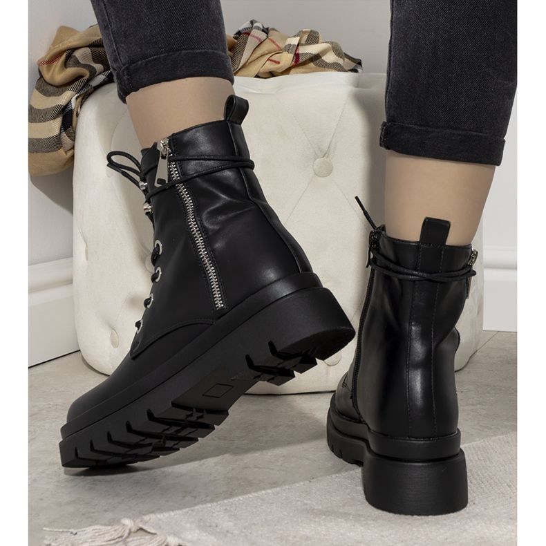 Stivali da donna isolati Black Hillman nero 2