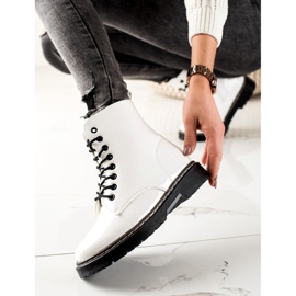 TRENDI Stivali isolati bianchi bianca 1