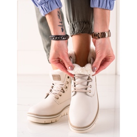 Goodin Trapper sulla piattaforma beige 1