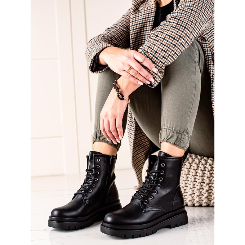 Classici trapper isolati nero 1