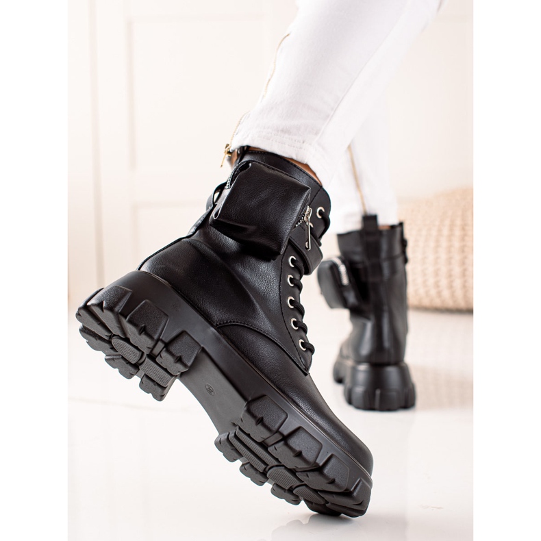 TRENDI Trapper alla moda nero 1