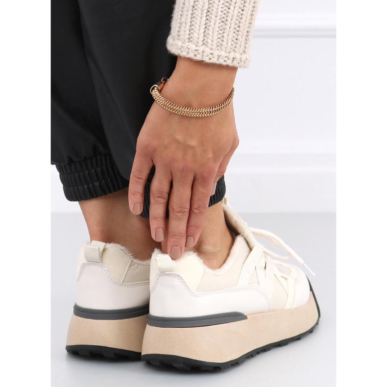 Scarpe sportive isolate Homia Beige 2