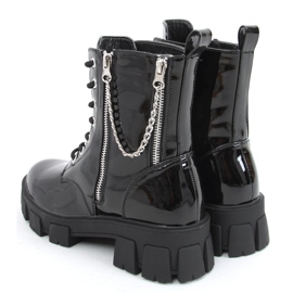 Stivaletti in vernice con catena Mina Black nero 2