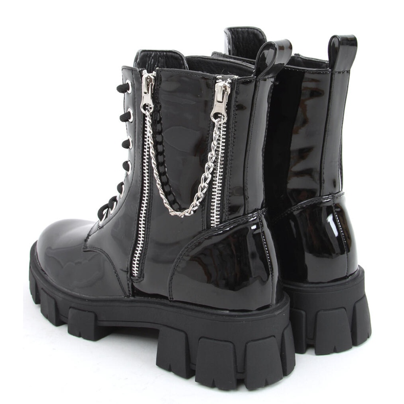 Stivaletti in vernice con catena Mina Black nero 2