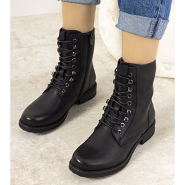 Stivali neri isolati di Muro nero 1