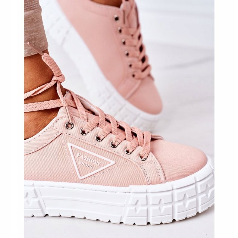 Sneaker rosa femminili sulla piattaforma 3
