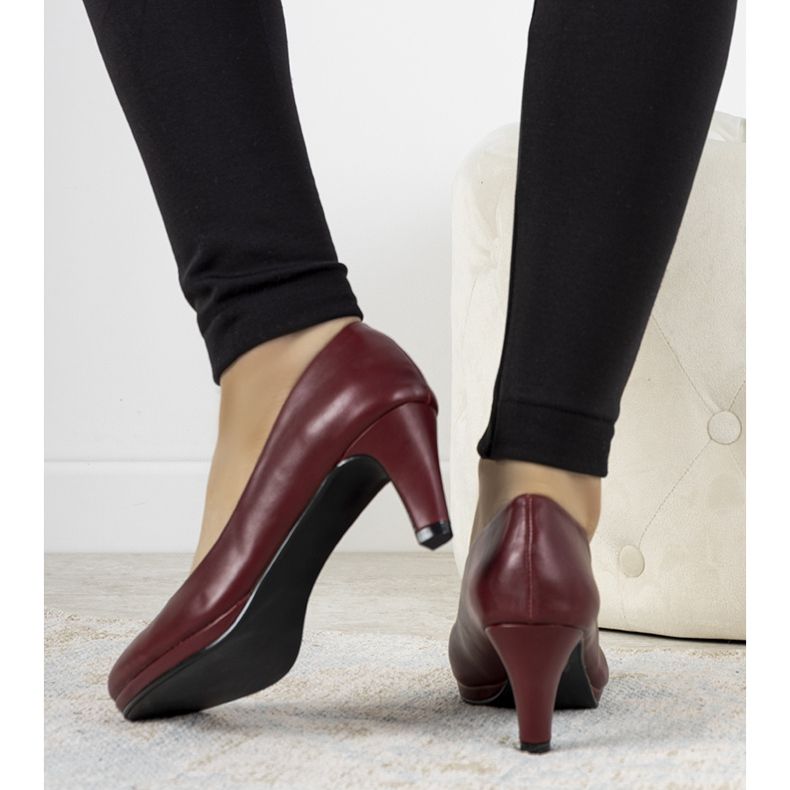 Décolleté bordeaux su tacco Fink in pelle nero 1