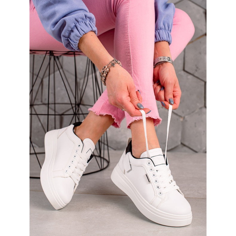 Ideal Shoes Sneakers in ecopelle bianche bianco nero 1