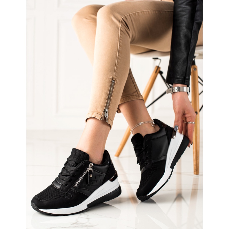TRENDI Sneakers nere con zeppa nero 1