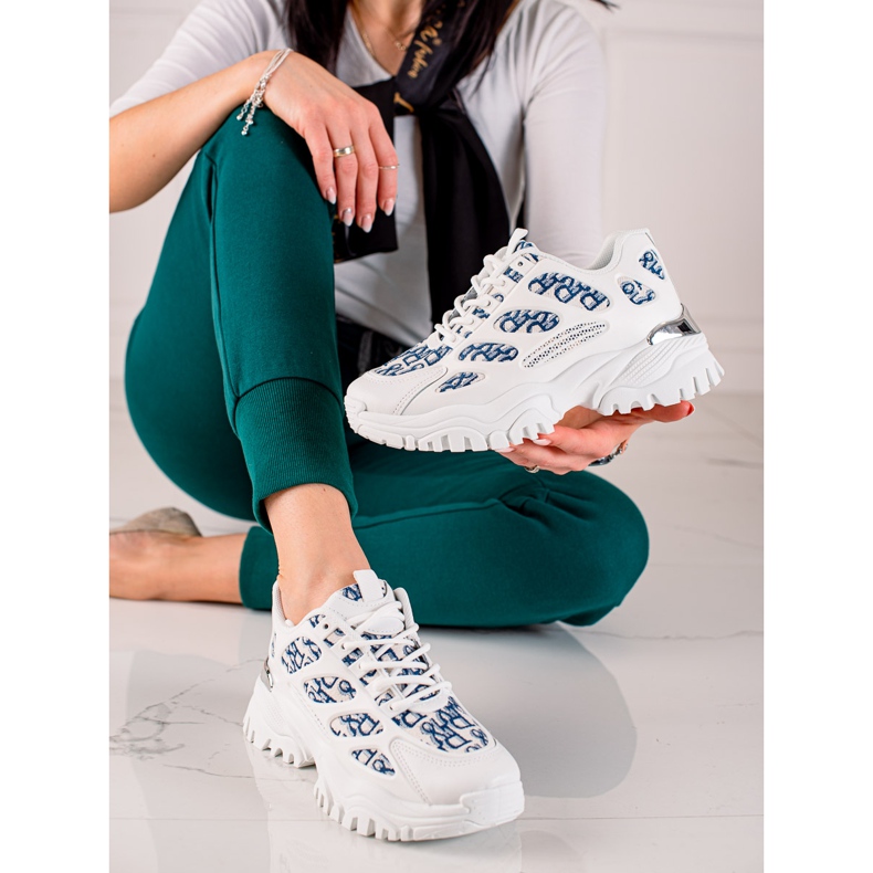 TRENDI Sneakers bianche sulla piattaforma bianca 2