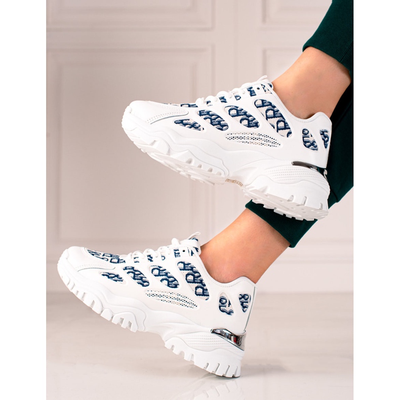 TRENDI Sneakers bianche sulla piattaforma bianca 1