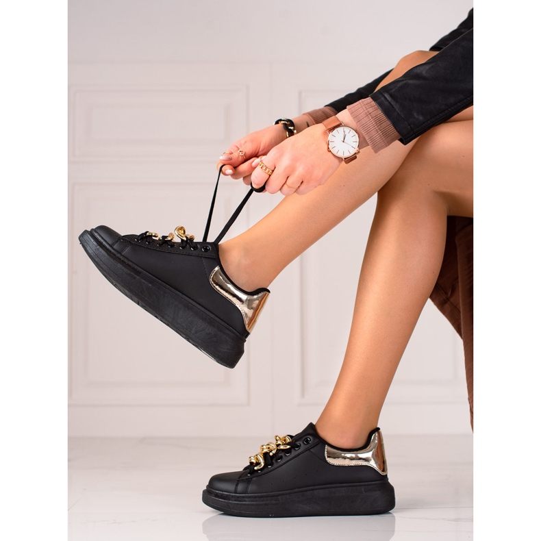 TRENDI Sneak alla moda con una catena nero 1