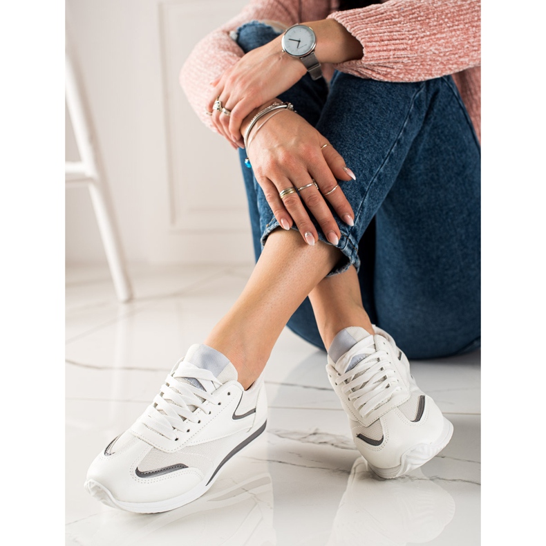 TRENDI Scarpe sportive leggere bianca 1