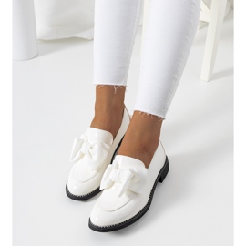 Scarpa laccata bianca Khale bianco 1