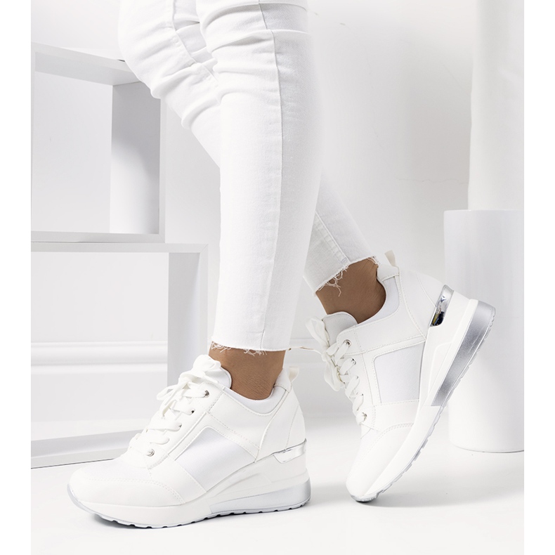 Sneakers bianche sulla zeppa Lockett bianca d'argento 2