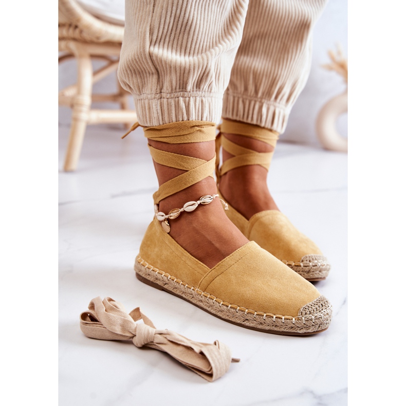 FB1 Espadrillas in camoscio giallo Ismanne allacciate 1