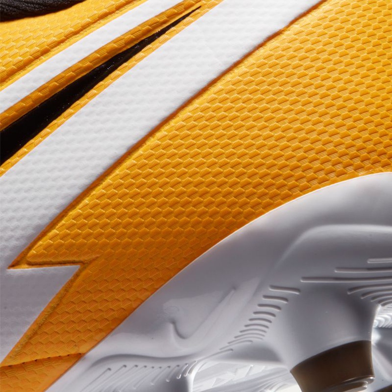 Scarpe da calcio Nike Vapor 13 Academy Mg Jr AT8123-801 multicolore gialli 1
