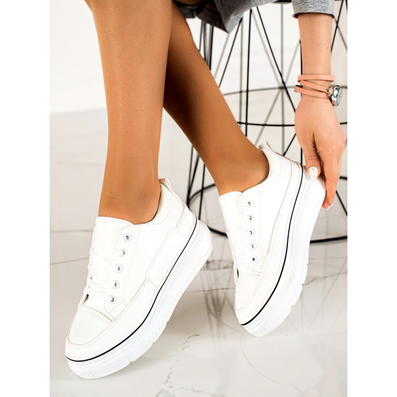 TRENDI Sneakers alla moda sulla piattaforma bianco 1