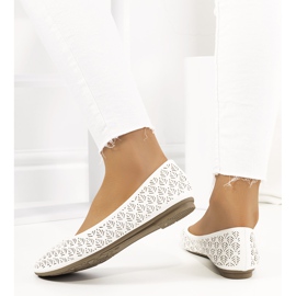 Ballerine bianche con motivo Grie traforato bianco 1