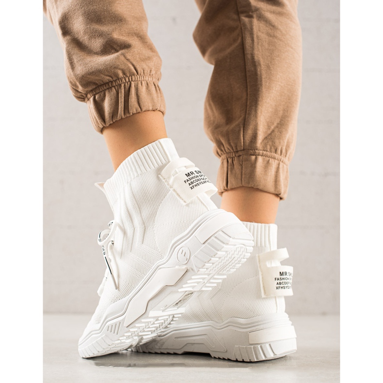 TRENDI Sneakers alla moda con un calzino bianca 1