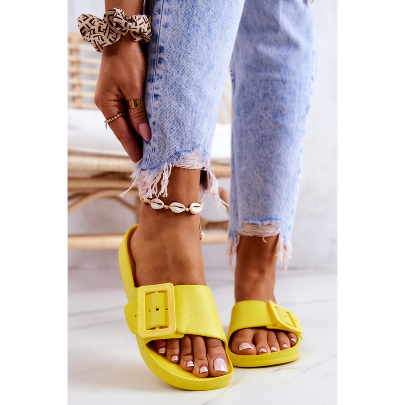 Pantofole da donna Big Star con fibbia FF274A392 gialle giallo 1