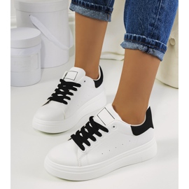 Sneakers bianche e nere sulla piattaforma Justar bianco 1