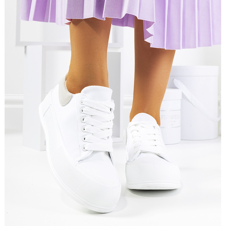 Sneakers bianche sulla piattaforma Venancia bianca 1