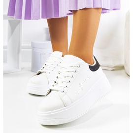 Sneakers bianche su plateau alto Lelica bianca 1