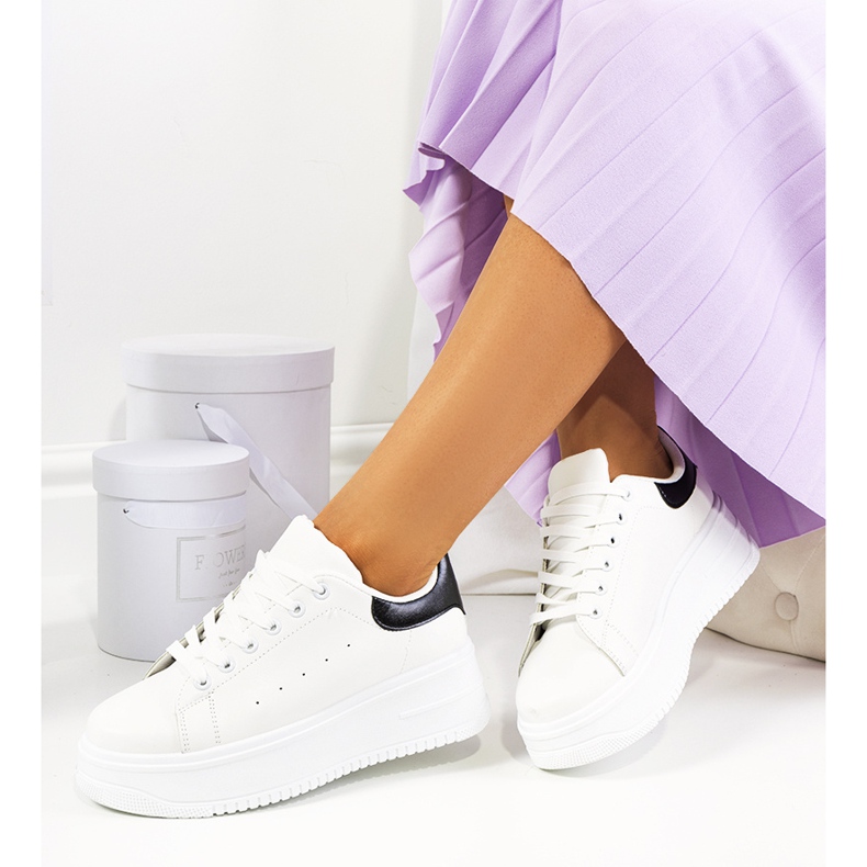Sneakers bianche su plateau alto Lelica bianca 2