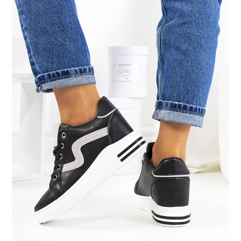 Sneakers nere sulla zeppa Piazza nero 2