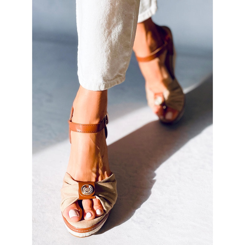 Sandali sulla zeppa Leyla Khaki beige marrone 1