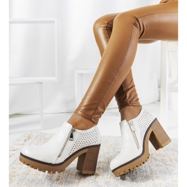 Scarpe d'argento sul post di Noemi bianco 1