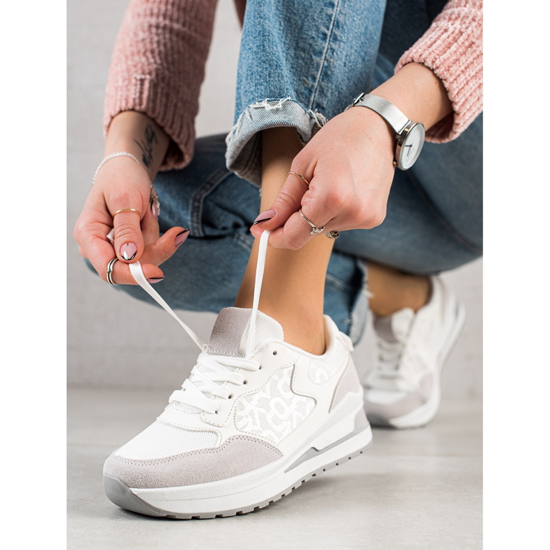 TRENDI Sneakers alla moda sulla piattaforma bianco 1