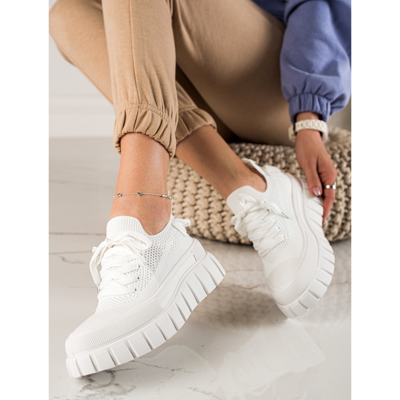 TRENDI Sneakers alla moda sulla piattaforma bianco 1