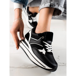 TRENDI Nero si intrufola sulla piattaforma 1