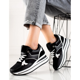 TRENDI Nero si intrufola sulla piattaforma 2