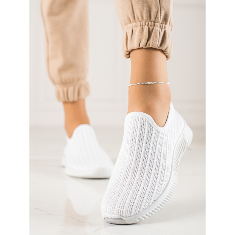 TRENDI Comode scarpe da ginnastica slip-on bianca 1