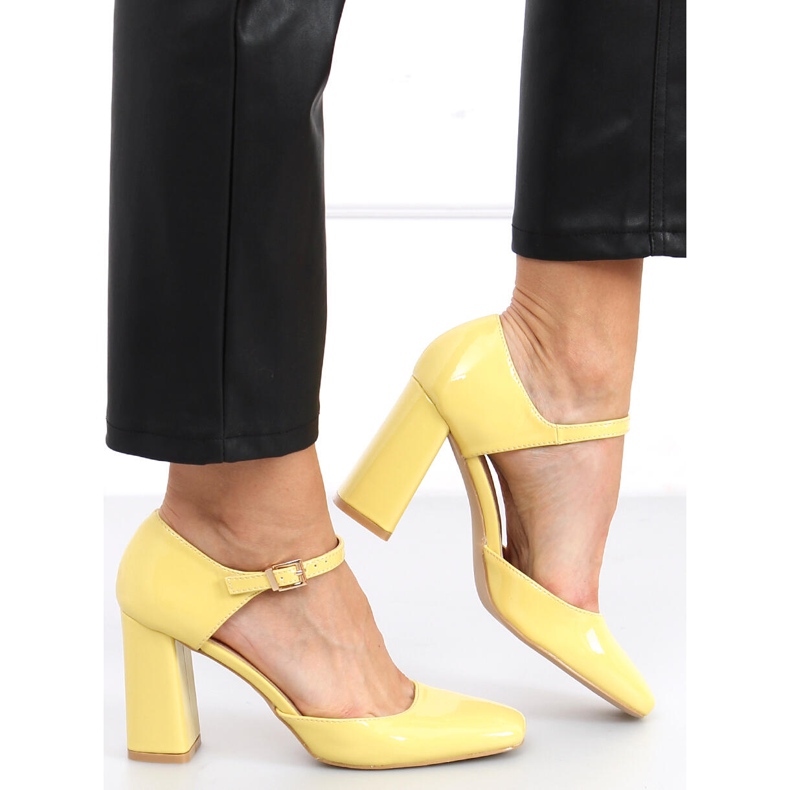 Pumps esposte sul post Frida Yellow giallo 1