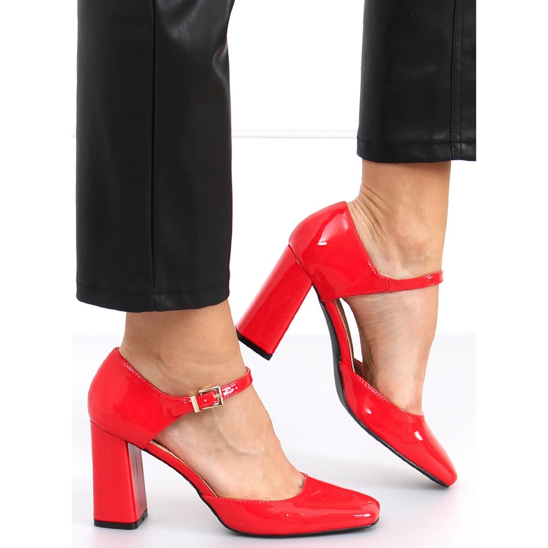 Pumps esposte sul post di Frida Red rosso 2