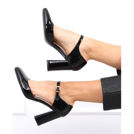 Pumps esposte sul post di Frida Black nero 1