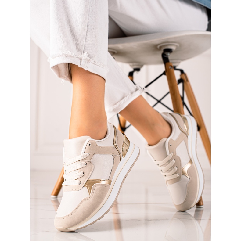 TRENDI Sneakers beige sulla piattaforma 1